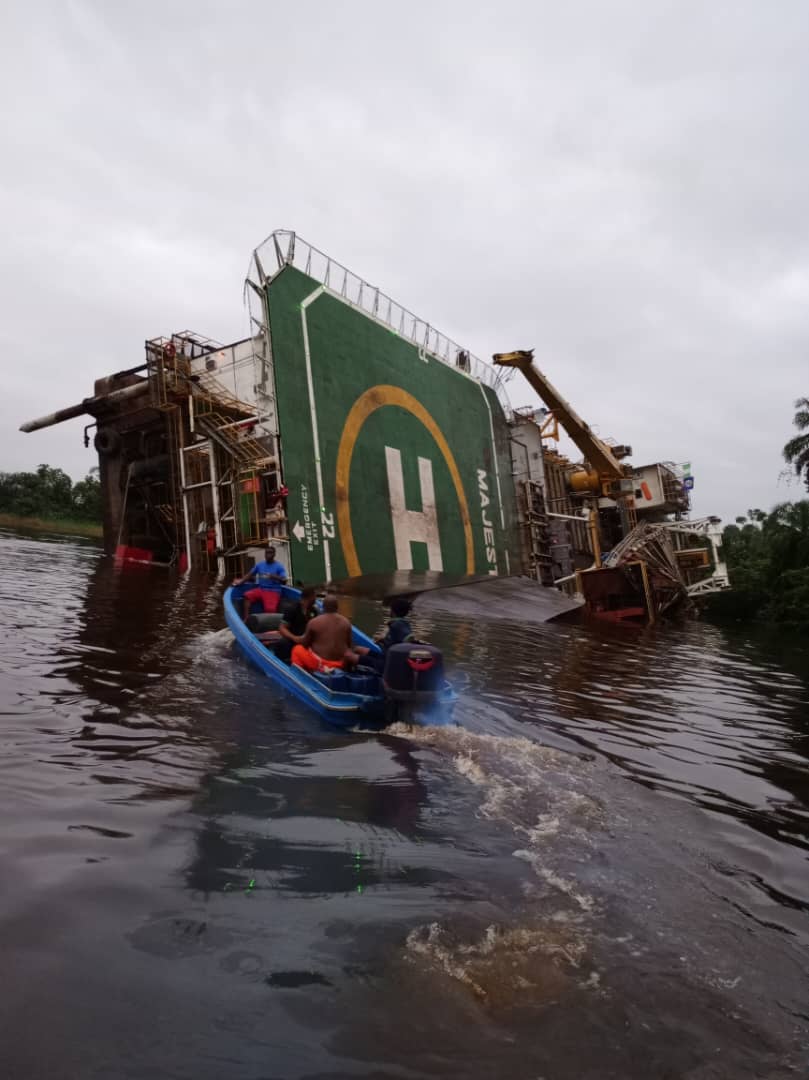 PHOTO OF MAJESTIC RIG CAPSIZE (1)